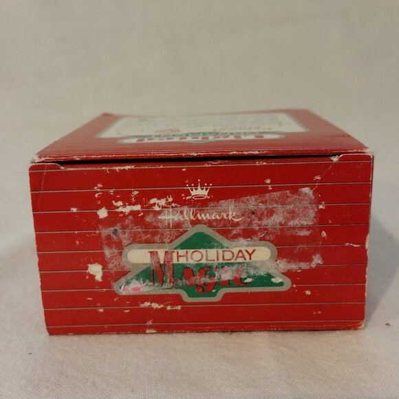 NIB 1986 Hallmark General Store Lighted Ornament with Connector Cord. - Picture 4 of 9